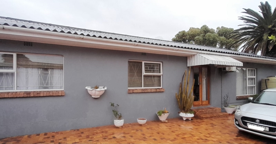 4 Bedroom Property for Sale in Gordon Strand Estate Western Cape
